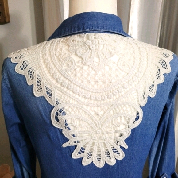 🌞4/$20 Lace Back Denim Shirt - Picture 3 of 7